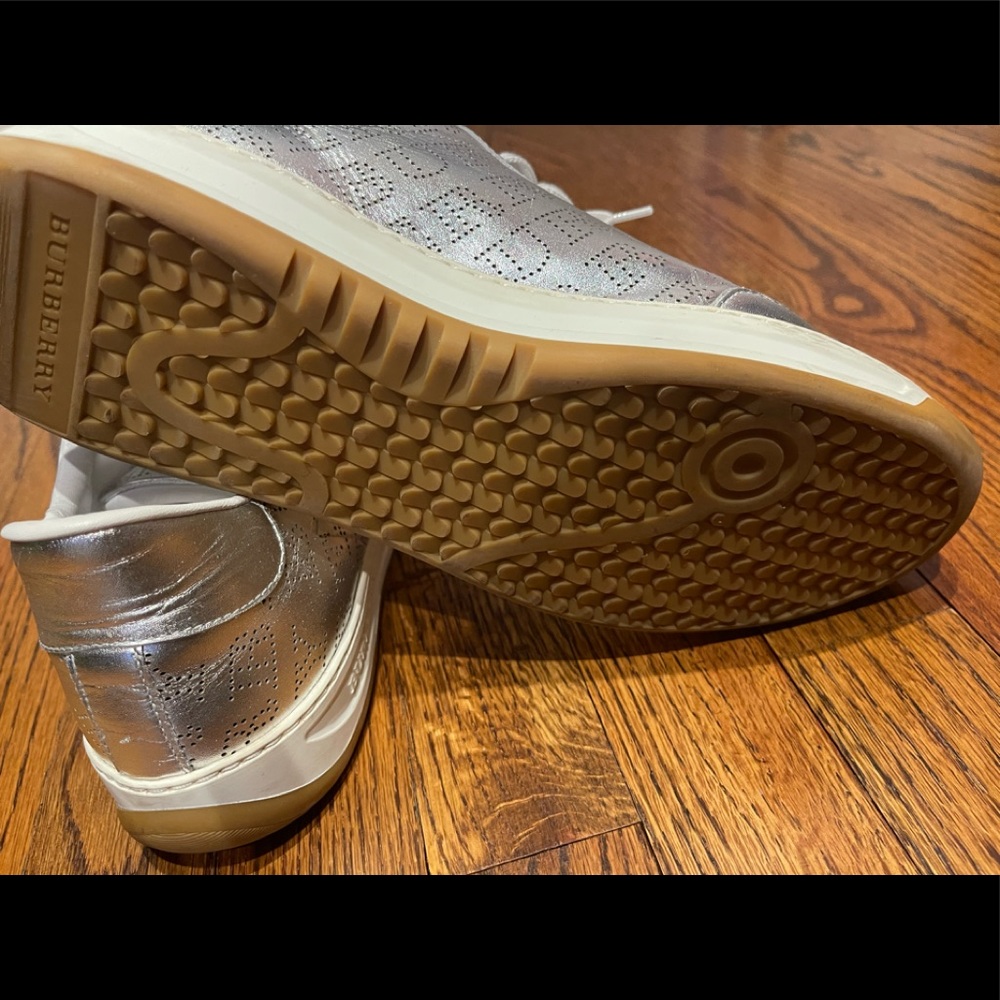 Burberry leather sneakers in great condition! - Picture 5 of 7